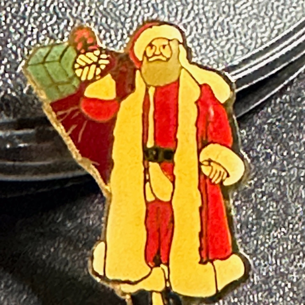 Vintage Santa Claus 1985 The Monvie Pin/Brooch Enamel Gold ToneSize 1.25" X 1"
